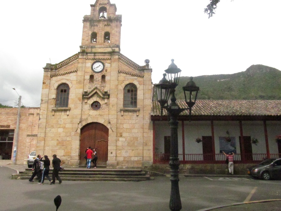iglesisa sopo.jpg